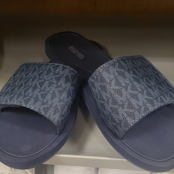 MICHAEL KORS SLIDERS - Picture 3 of 6